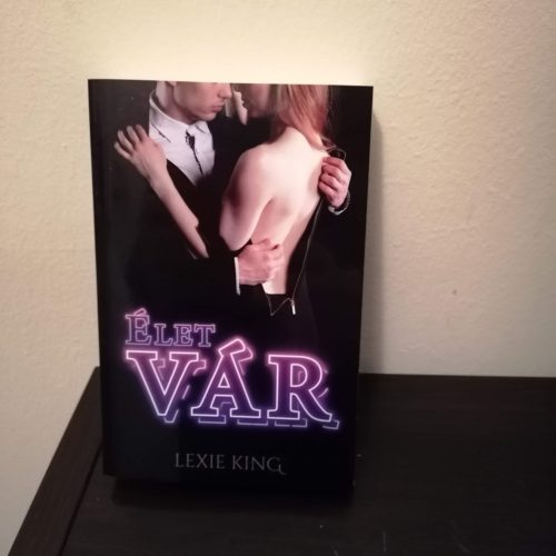 Puhatáblás könyv: Lexie King: Élet vár