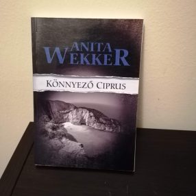 Puhatáblás könyv:  Anita Wekker: Könnyező ciprus