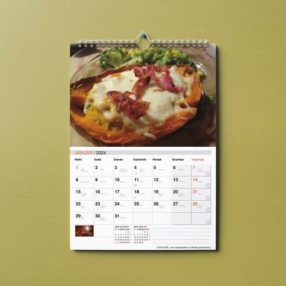   Adjunk a családunknak saját recepteket ajándékba például falinaptáron