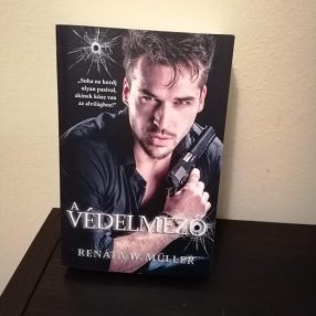 Puhatáblás könyv: Renáta W. Müller: A védelmező