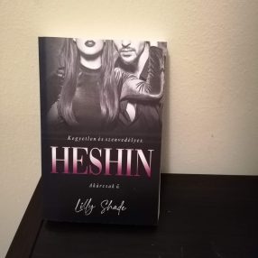Puhatáblás könyv: Lilly Shade: Heshin