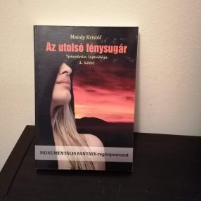 Puhatáblás könyv:  Mandy Kristóf: Az utolsó fénysugár