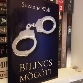 Puhatáblás könyv: Suzanne Wolf: Bilincs mögött