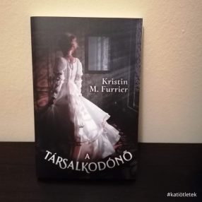 Puhatáblás könyv: Kristin M. Furier: A társalkodónő