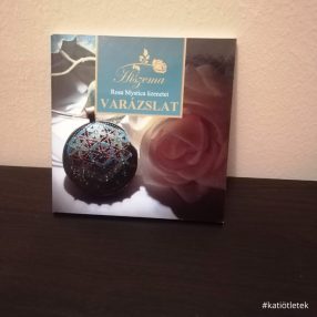 Puhatáblás könyv: Hiszema Heni: Varázslat