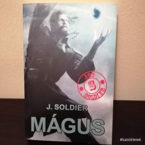 Puhatáblás könyv: J. Soldier: Mágus