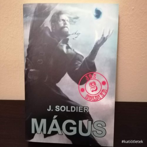Puhatáblás könyv: J. Soldier: Mágus