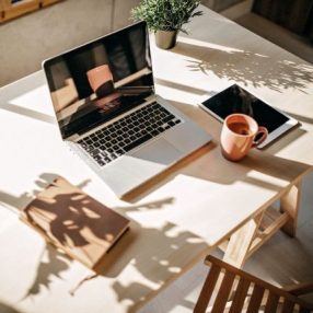   Milyen szakemberek dolgoznak a Katiötletek vállalkozásomban?