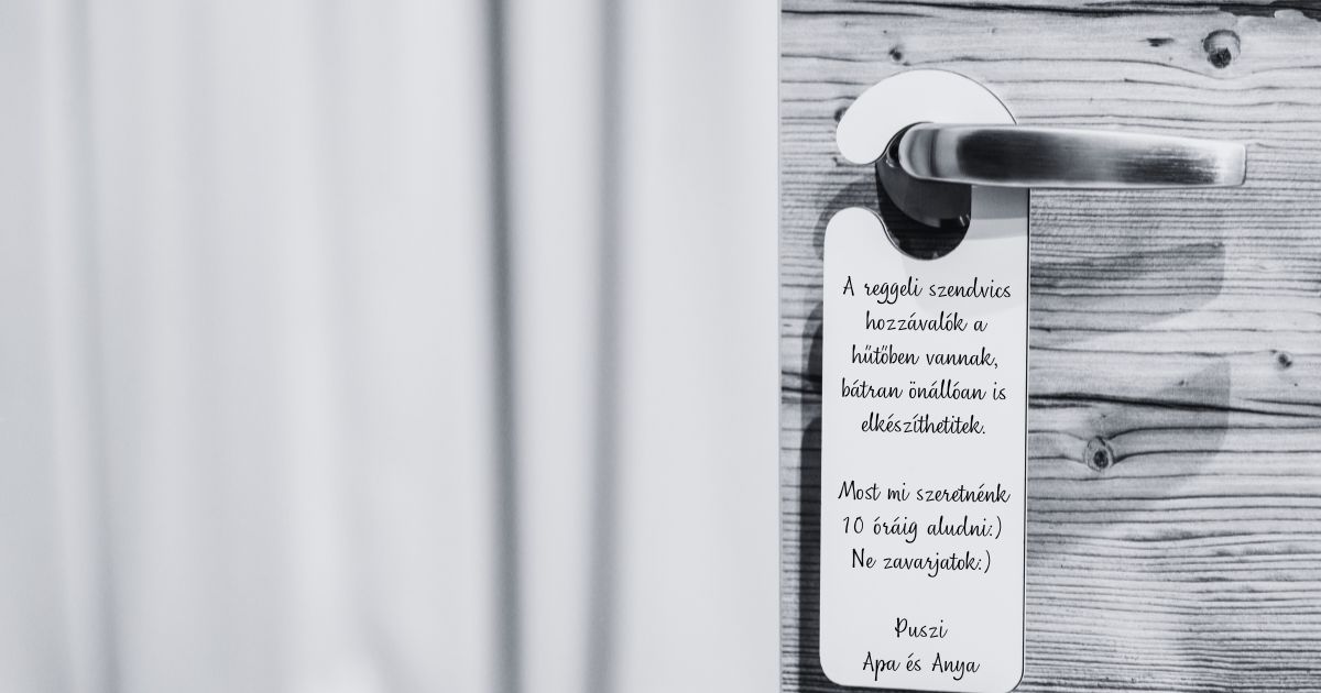 Egyedi felirat ötletek kilincsakasztó dekoráláshoz